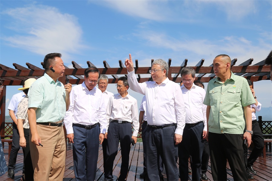 2024.06.23全國政協(xié)副主席、民盟中央常務(wù)副主席、中國科學(xué)院院士、清華大學(xué)副校長王光謙蒞臨金徽股份視察.jpg