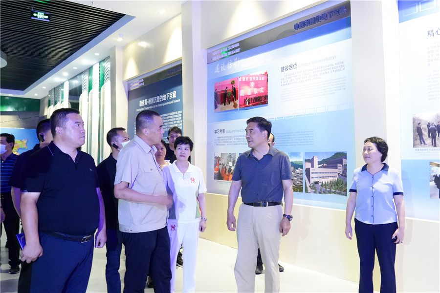 12-2022年8月，省委常委、省委統(tǒng)戰(zhàn)部長孫雪濤帶領(lǐng)帶領(lǐng)全省黨外代表人士考察團(tuán)蒞臨金徽股份調(diào)研指導(dǎo)。.jpg
