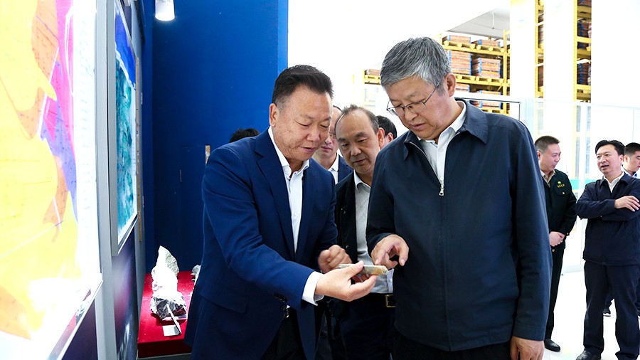 33-2021年5月，隴南市委書記張珂兵蒞臨礦區(qū)調(diào)研尾礦庫治理及綠色礦山建設(shè)情況。.jpg