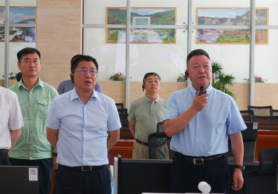 省自然資源廳黨組書記、廳長張曉軍蒞臨金徽股份調(diào)研綠色礦山建設(shè)工作_副本.jpg